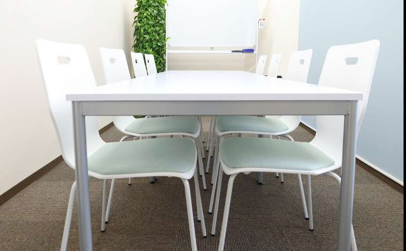 清潔感のあるお部屋で会議やミーティングはいかがでしょうか