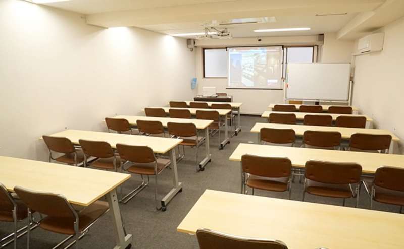 社内研修にもぴったりです。隣にパーキングもございますのでお車でのご来場も便利です