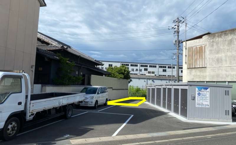 こちらの駐車場(Garage&Trunk)をご利用ください。5番・6番のスペースに駐車願います。