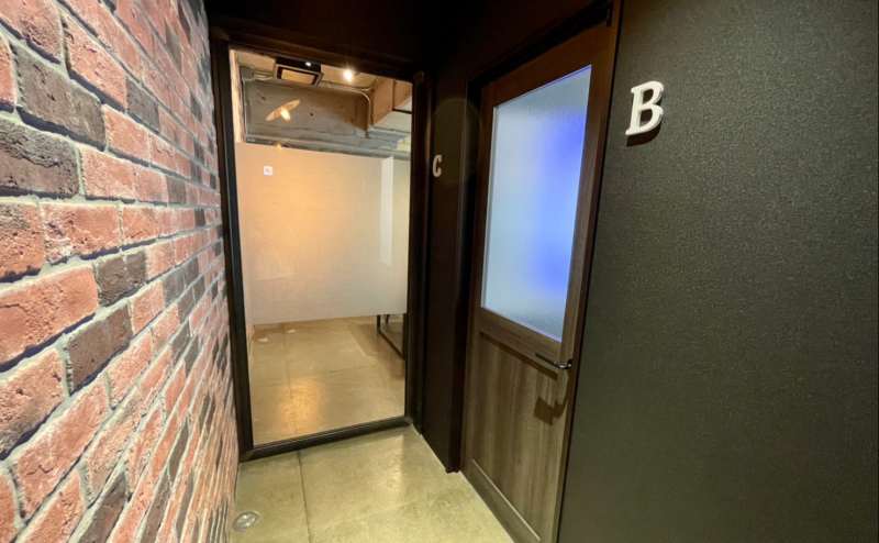 【「B」というアルファベットが目印です。会議室に鍵はついていないのでそのままご入室ください】 - TIME SHARING 田町赤羽橋 8Bの写真