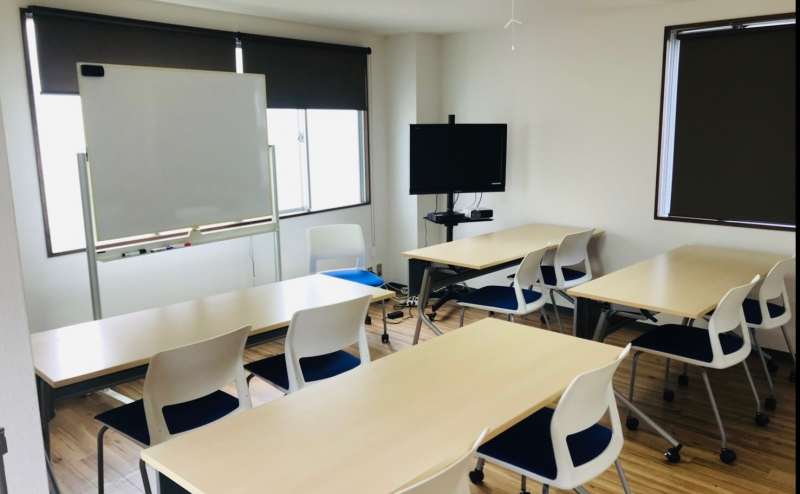 【e-会議室松戸市役所前店】松戸駅6分、松戸市役所1分の好立地。会議、研修、面接、レッスン、施術に