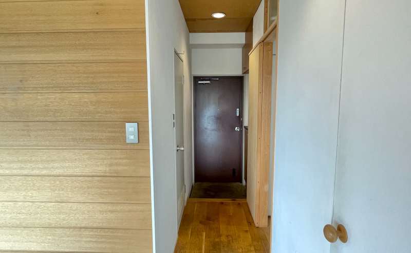 【玄関付近にトイレと流し台があります】 - TIME SHARING 新宿御苑前 壱丁目参番館1001の写真