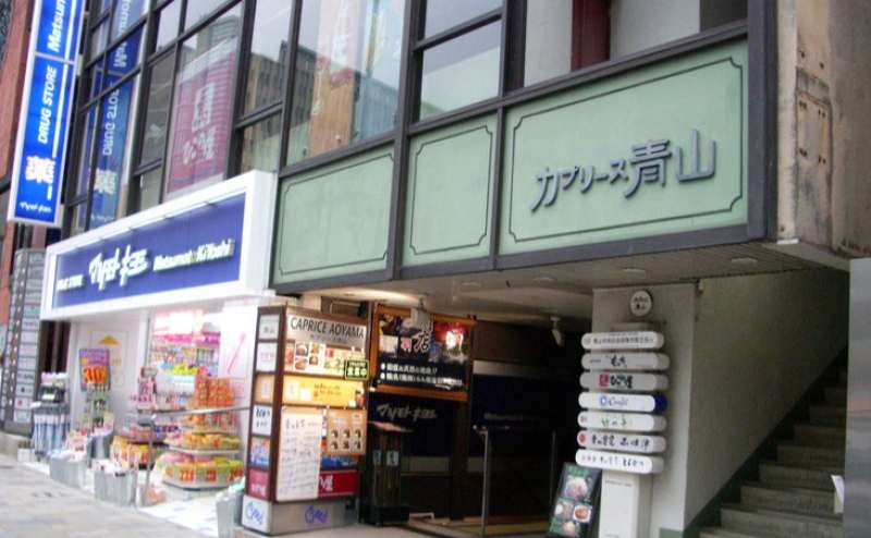 1階は「マツモトキヨシ」です。入口はPRONTOとマツモトキヨシの間です