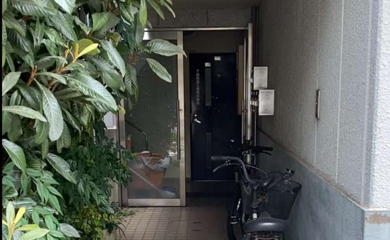 花岡ビル1階