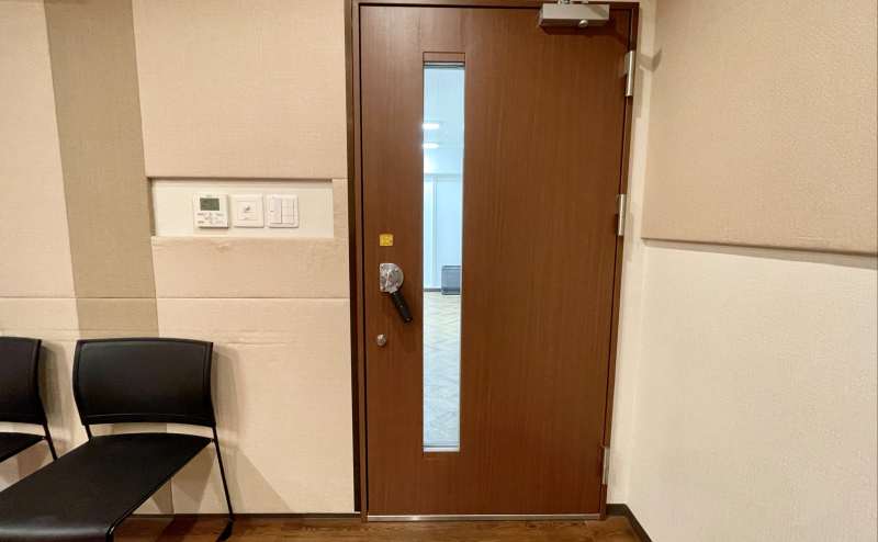 【お部屋のドアは密閉型のため、周囲の音が聞こえにくく、中の音は外に漏れません】 - TIME SHARING 四谷 ダンスルーム7Dの写真