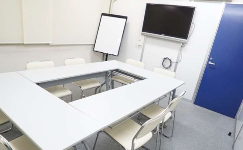 会議やミーティングにご利用いただきやすいロの字形式です
