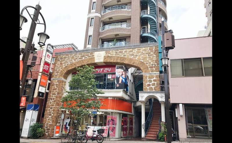 1階がauショップのビルの6階です