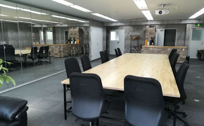 窓側から見た室内