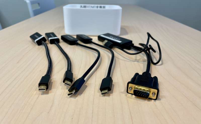 【モニター接続用の各種変換機もご用意しています】 - TIME SHARING 四谷8Aの写真