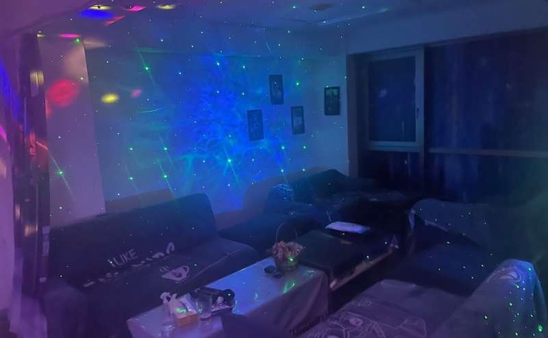 池袋 50㎡の部屋に４時間　歌い放題とＶＲゲームの遊び放題