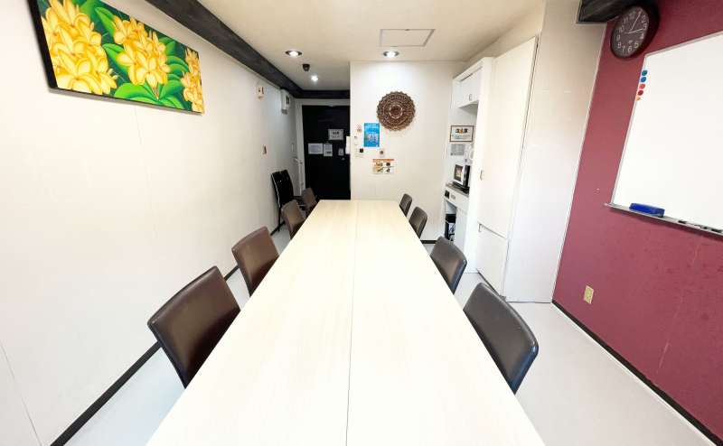 スタンダードな会議用レイアウト。ご利用後はこのレイアウトにお戻し下さい。