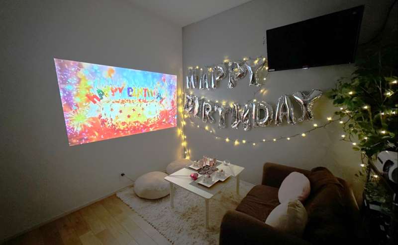プロジェクターで映画鑑賞や誕生日会、女子会