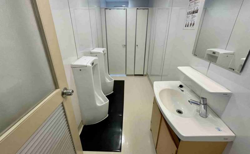 【男性トイレ(小便器×2、個室×1)】 - TIME SHARING 新宿7Aの写真
