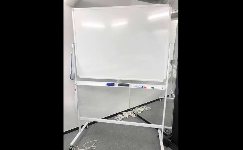 【備品】高級ホーロー型両面ホワイトボード1200×900mm