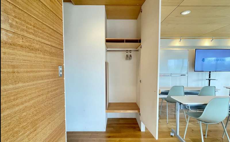 【お部屋内にハンガーラック棚があります】 - TIME SHARING 新宿御苑前 壱丁目参番館1001の写真