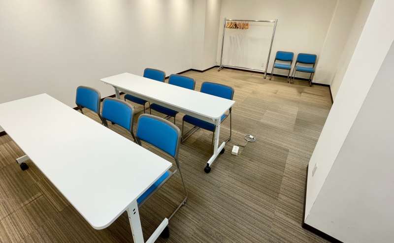 【会議室後方は広く空いているため、ゆったりお使いいただけます】 - TIME SHARING 代々木駅西口前の写真