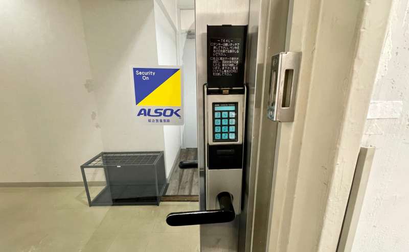 【8階共用扉の電子錠を開錠し、中にお入りください。※会議室に鍵はありません】 - TIME SHARING 四谷8Aの写真