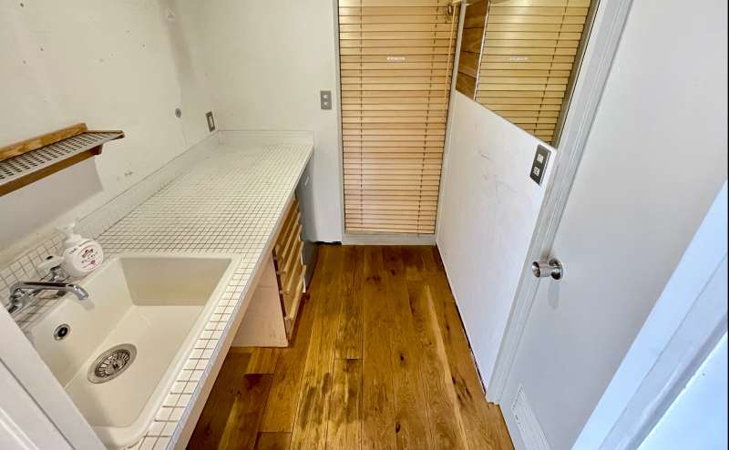 【トイレは右側のドアです】 - TIME SHARING 新宿御苑前 壱丁目参番館1001の写真