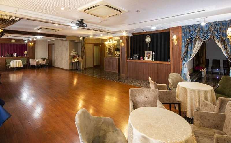 結婚式、披露宴、パーティーの他、セミナーや研修会、ダンスなどにも人気のスペースです
