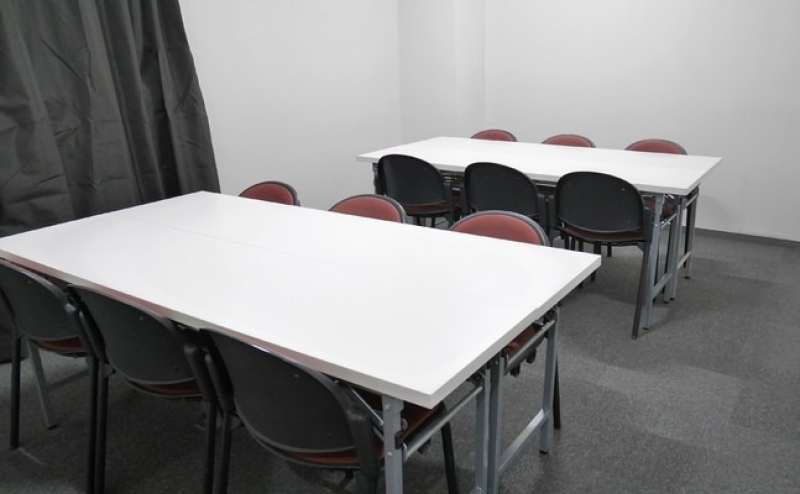 【3階小会議室】距離が縮むアットホームな空間☆少人数向け静かでこじんまりしたレンタルスペース