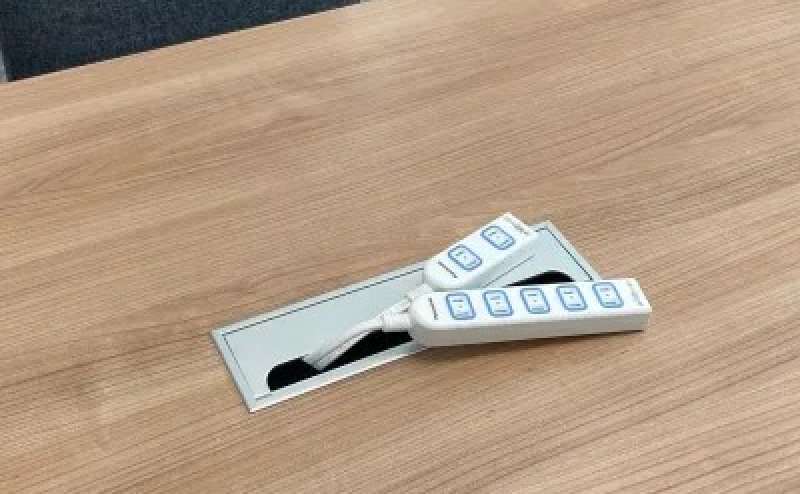 タップもご用意しました。多人数でのパソコン利用も安心です