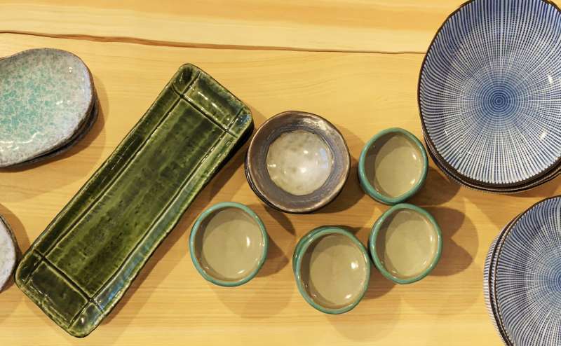 食器も各種取り揃えております。詳しくはお問い合わせください