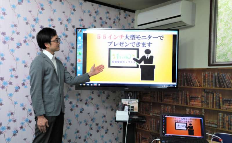 接続用HDMIケーブル5ｍのついた55インチ大型テレビ