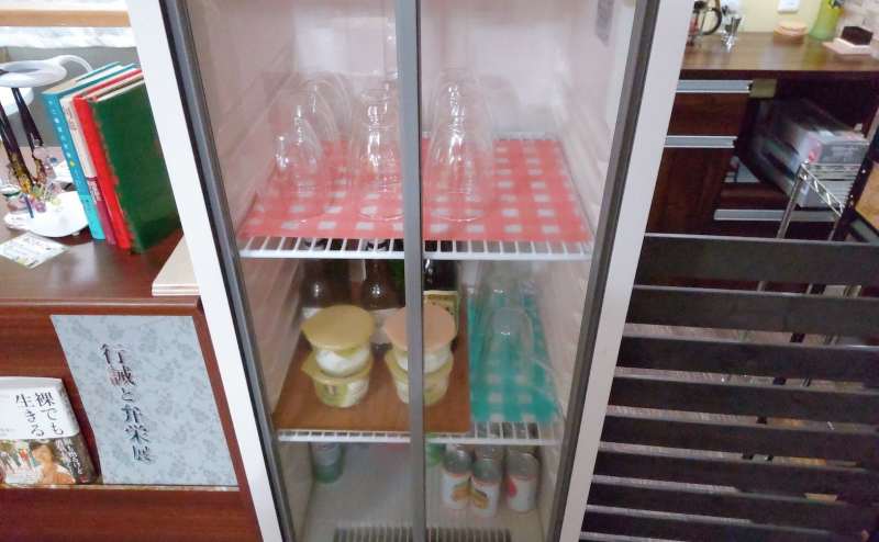 冷蔵ショーケースです。 無料で貸し出しております。