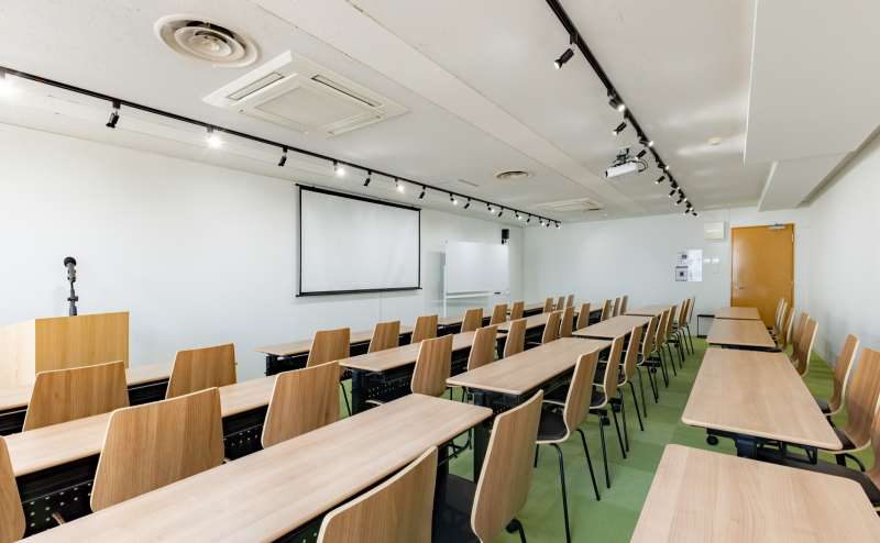 【2回目以上のリピーター様】【伏見駅1分】備品全て無料🆓60㎡最大48名着席可｜室内飲食OK｜ﾌﾟﾛｼﾞｪｸﾀｰ、音響完備、司会台、マイク