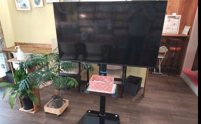 モニター（50インチ）を導入しました。 接続端子：HDMI、USB Type-C、Mini DisplayPort