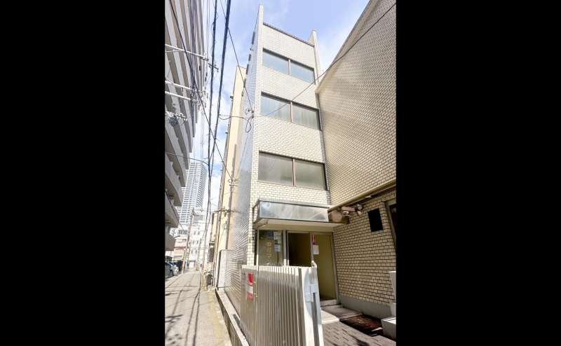 建物の外観、入り口です。