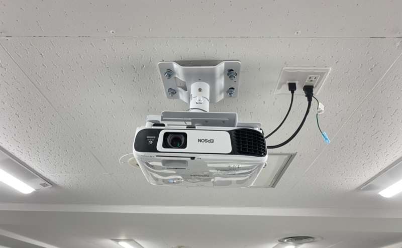 プロジェクター(有料備品・1台) - TIME SHARING 渋谷ワールド宇田川ビル7Bの写真