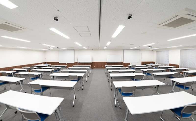 駅近で利便性の高い会議室。会議はもちろん、セミナーや研修会、試験などに