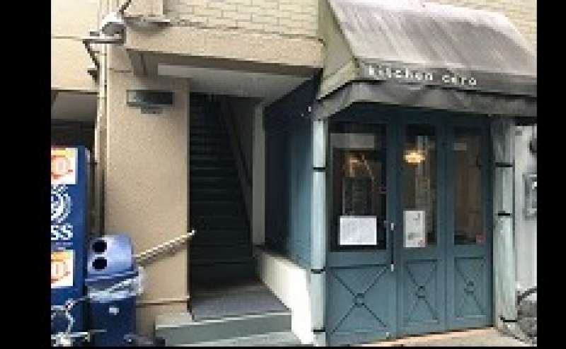 店舗入口 1FはスペインバルCERO