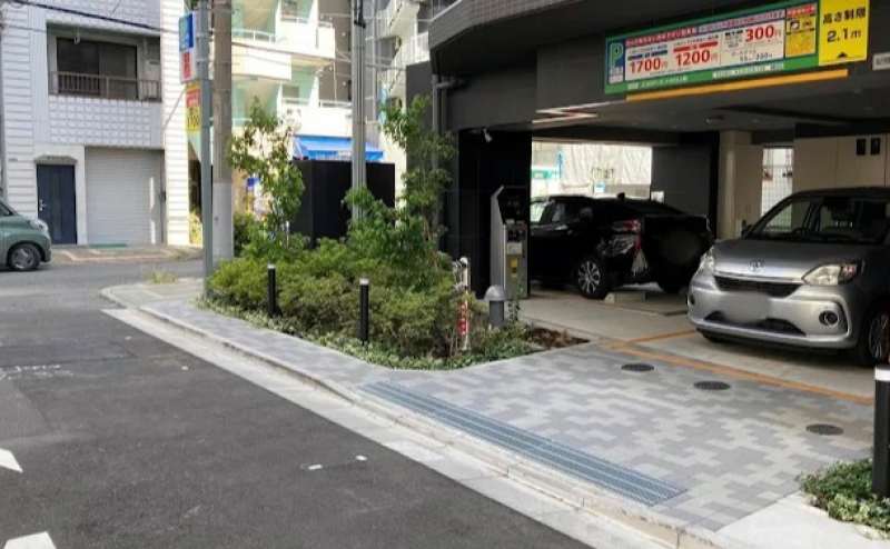 最寄りコインパーキング:エコロパーク メイクス上野(スタジオから約99 m∕徒歩2分)最大料金: 平日1,800 円‧日祝1,200 円∕夜間(18‒8時)350 円