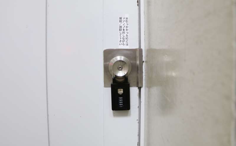 キーボックスから鍵を取出します - TIME SHARING 新橋駅日比谷口前の写真