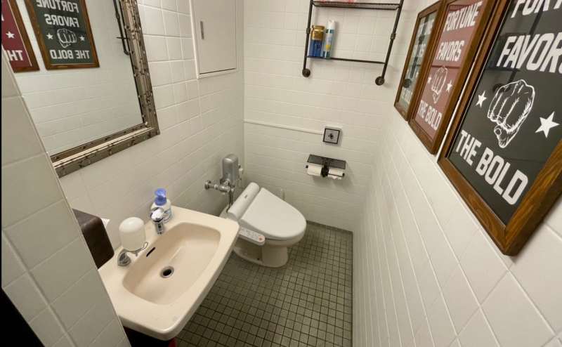 【共用廊下内:男女共用トイレ(個室×1)】 - TIME SHARING 田町赤羽橋 8Bの写真