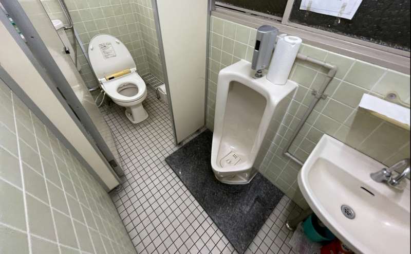 【2階男性トイレ(小便器×1、個室×1)】 - TIME SHARING 秋葉原 和泉ビル205の写真