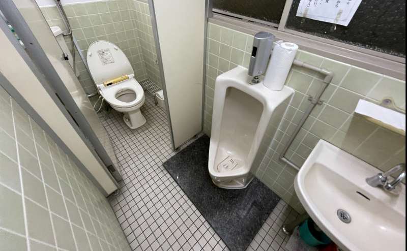 【2階男性トイレ(小便器×1、個室×1)】 - TIME SHARING 秋葉原 和泉ビル203の写真