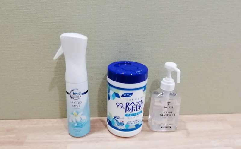 除菌グッズもございます。ご自由にご利用ください。退出前にはテーブルをウェットティッシュでひと拭きお願いします