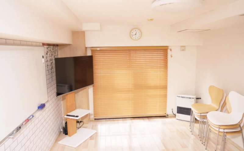 木目調で落ち着いた雰囲気のお部屋です