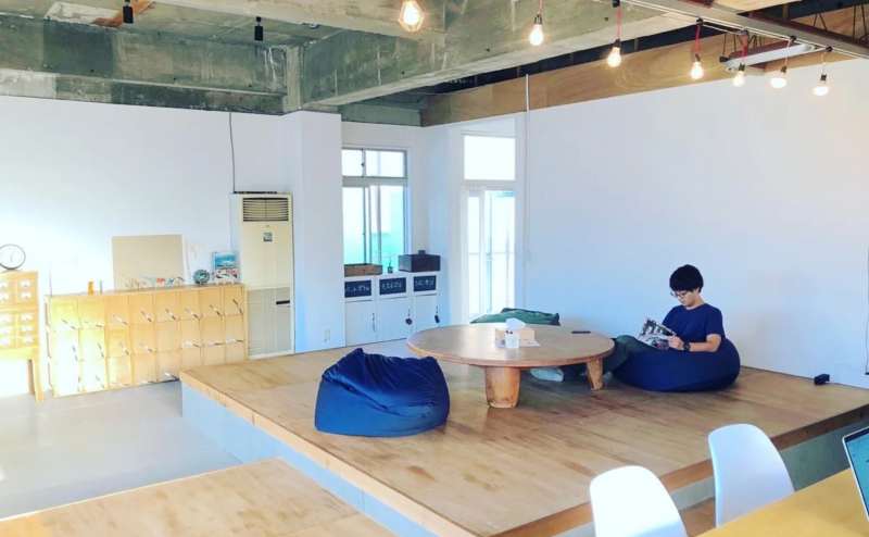 海を一望できる港のシェアスペース!企業合宿、リモートワーク、会議室利用からイベント、ママ会利用などに!